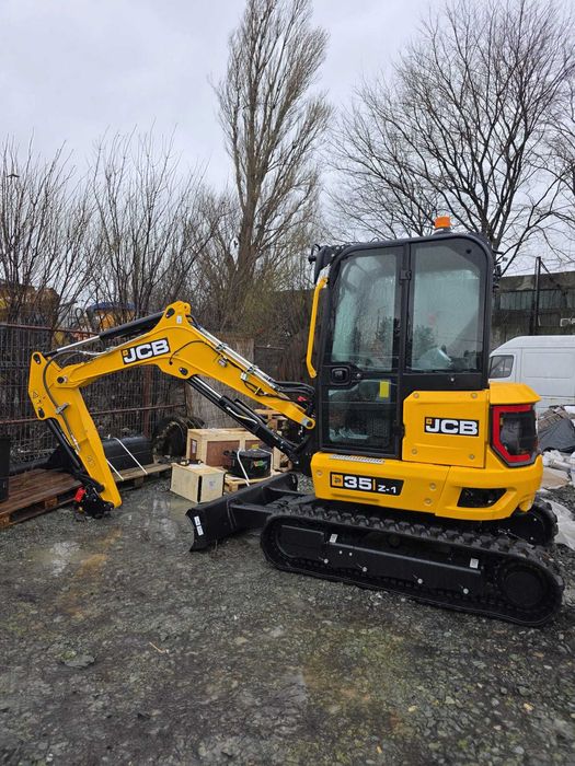 Inchiriez miniexcavator JCB 35Z-1