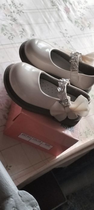 Продам детскую обувь