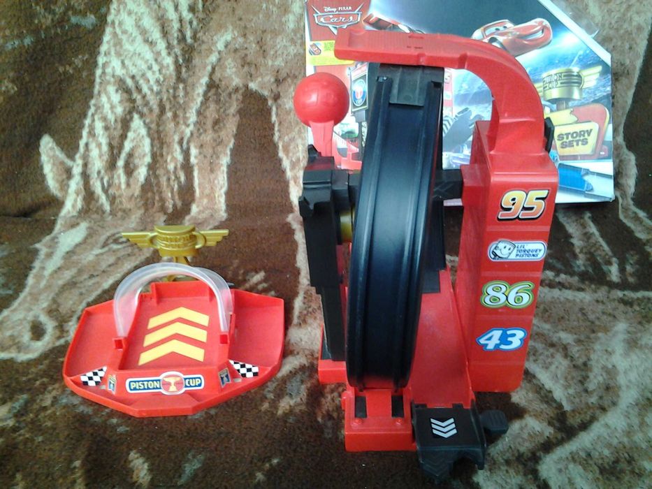 Jucarie McQueen Disney Pixar Cars Lightspeed Loopin' Launcher Playset*