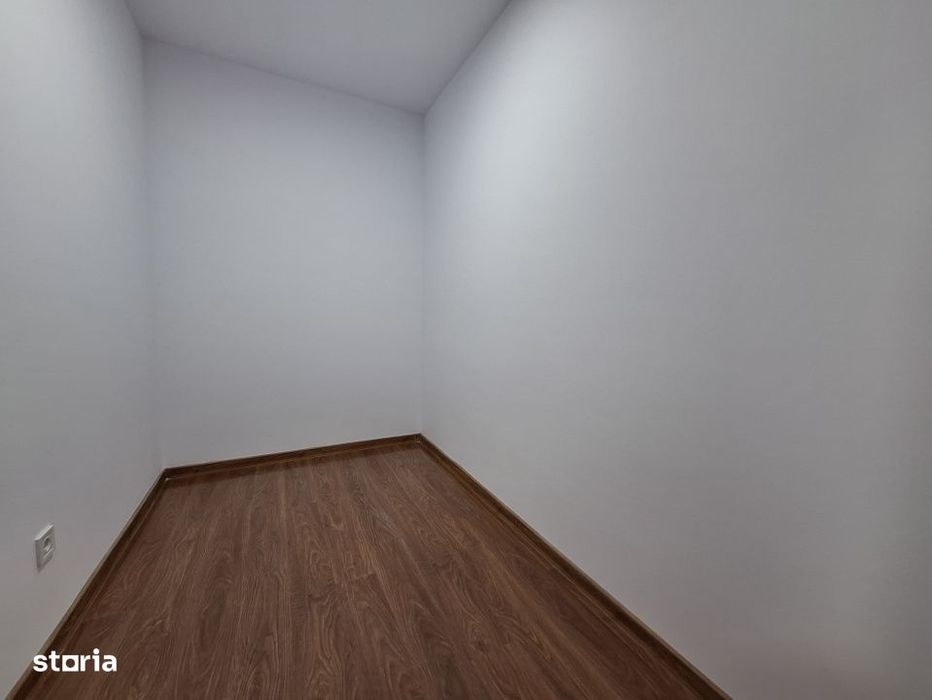 Apartament cu 3 camere, 55 mp, balcon, zona Terra