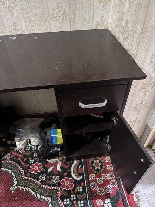 Stol sotiladi kelishilgan narxda