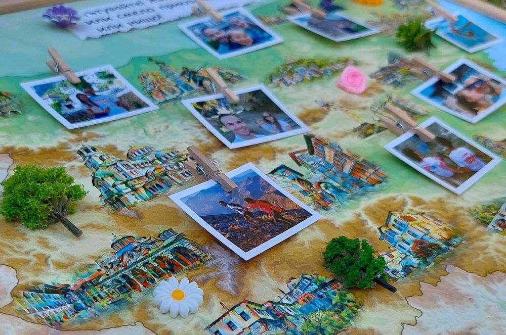 Пано-карта на България със снимки и декоративни елементи