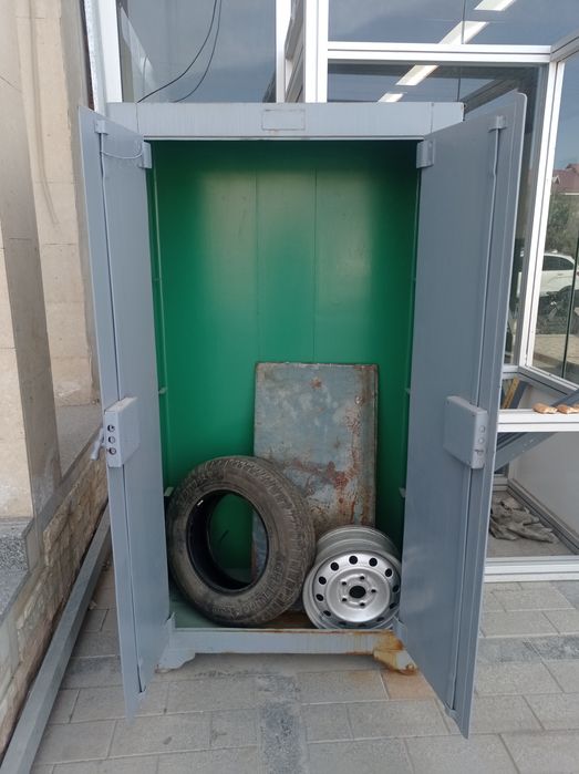 Металлический сейф