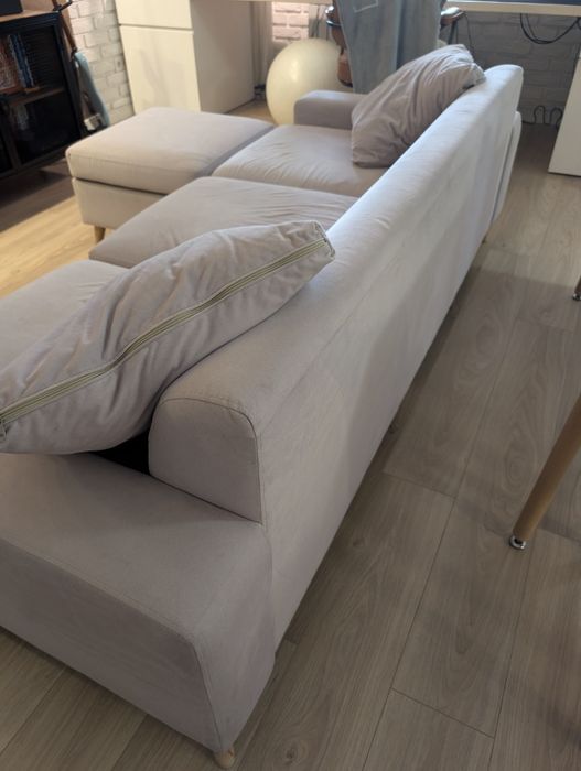 Серый диван с пуфиком