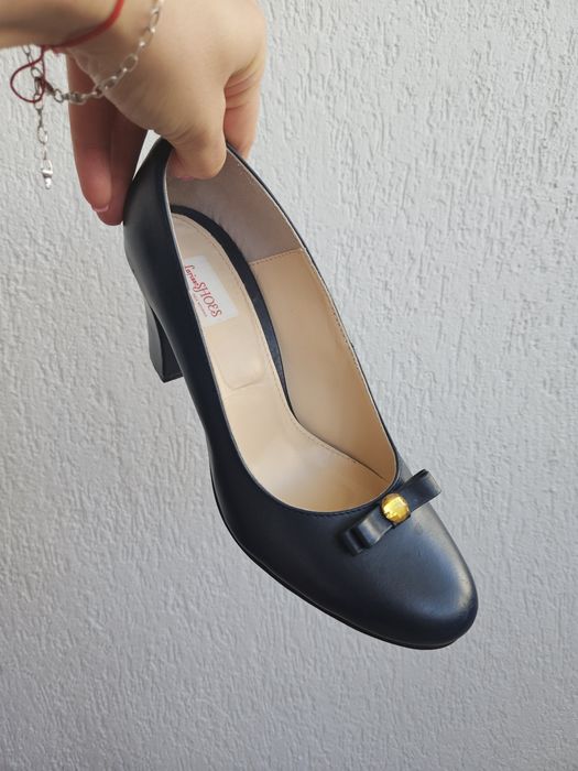 Pantofi cu toc din piele naturala