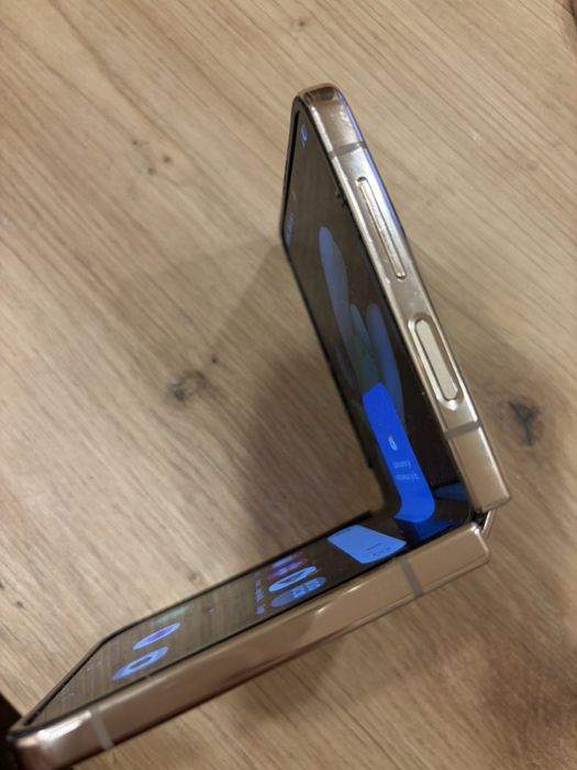 Samsung Z Flip 4 перфектен!!!