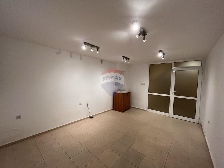 Продава се Офис в Варна, ХЕИ - 64 кв.м за 1125 €/кв.м - Снимка #12