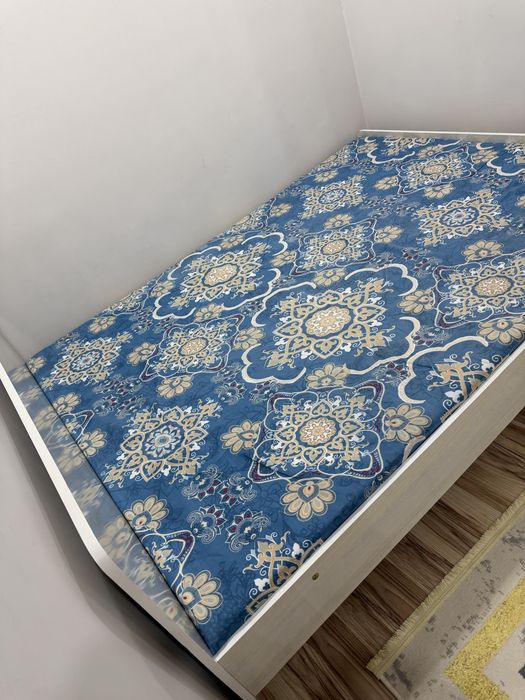 Кровать почти новая