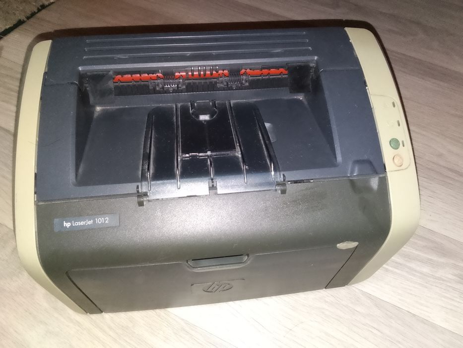 Продам принтер LaserJet 1012