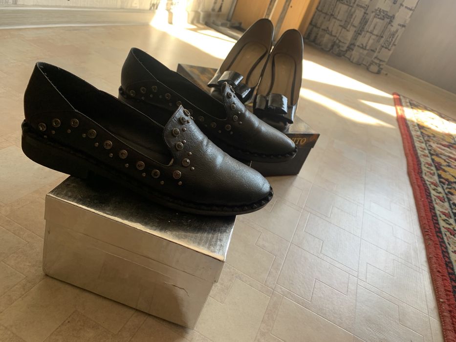 Фирменные туфли  38 размер ,за две