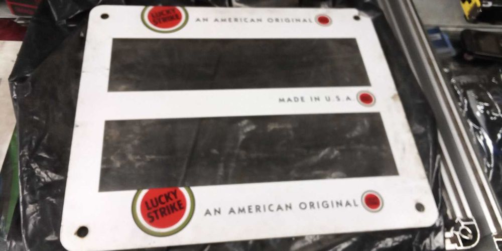 рекламни табели лъки страйк
за цигари