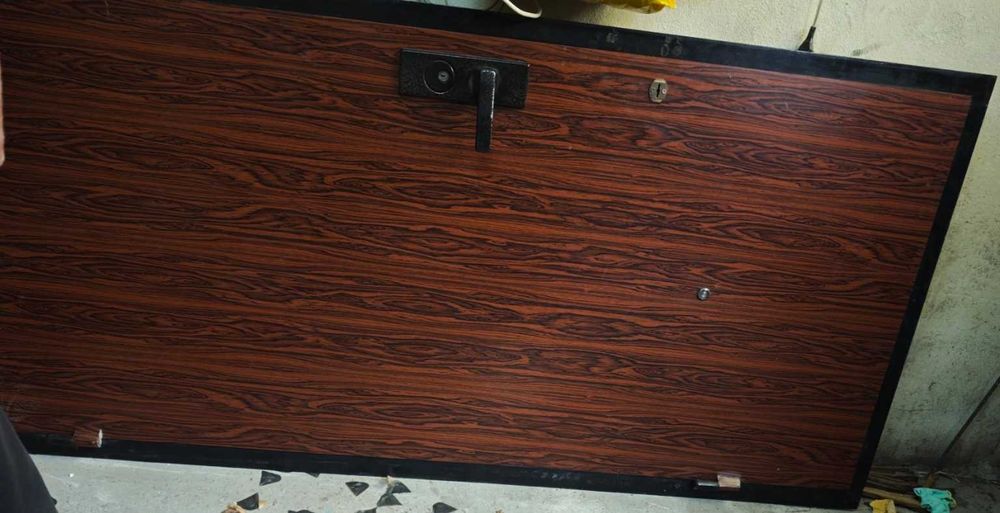 Плътна Метална врата