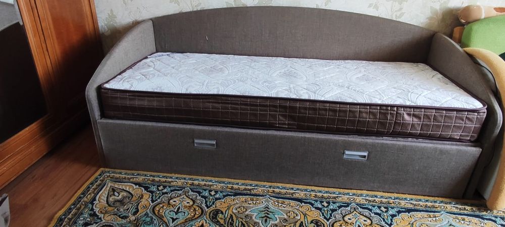 Продаётся диван. Не раздвижной.