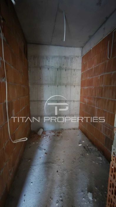 Тристаен апартамент в Центъра