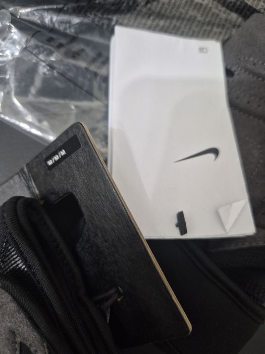 Nike перчатки и бутылка 2 литра