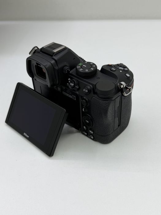 Aparat foto Mirrorless Full-Frame Nikon Z5 Kit cu Obiectiv NIKKOR Z 24-50mm f/4-6.3 WiFi Bluetooth Doar cateva cadre Ca nou