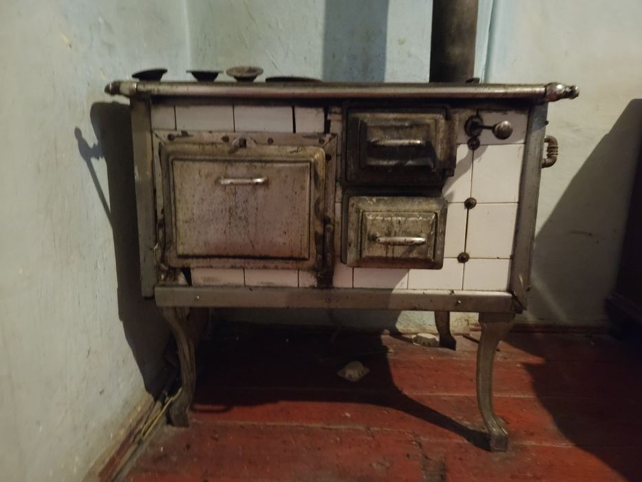 Sobe de fontă tip mașină de gătit, gaz sau lemne, folosită