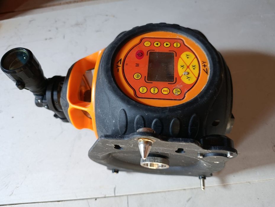 nivelă laser rotativă profesională pe două axe cu afișaj
