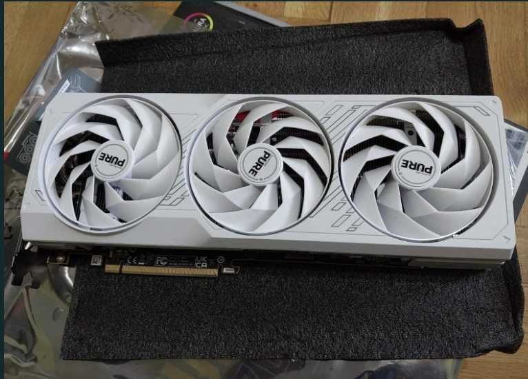 RX 7700 XT 12GB - Gigabyte Gaming OC, Sapphire Pure Gaming OC