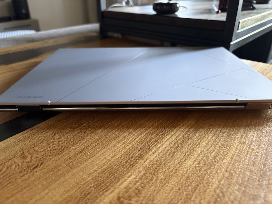 ASUS Zenbook Intel Core i9 32GB
