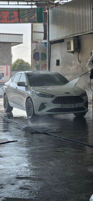 JAC J7  srochniy sotiladi