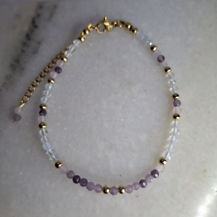 Гривни от естествени камъни