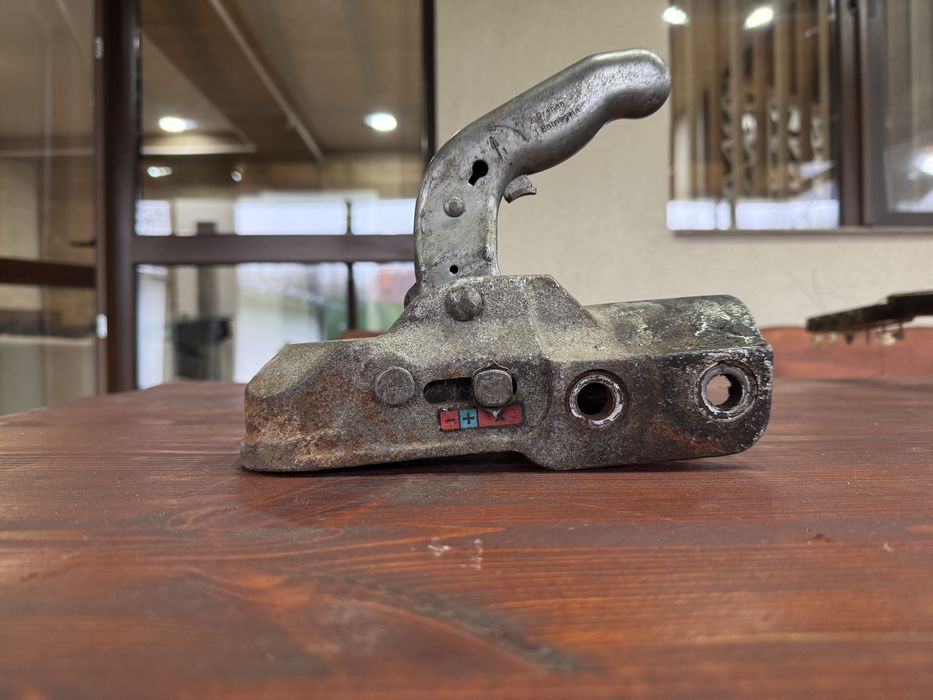 Лапа за теглич ( KNOTT и AL - KO)