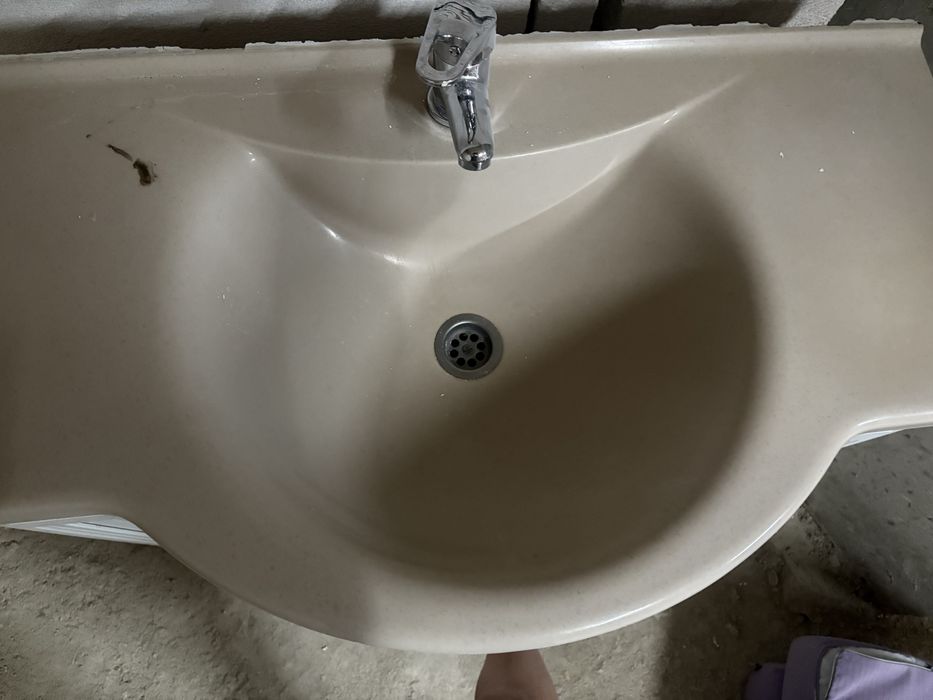 Мивка със шкаф в добро състояние