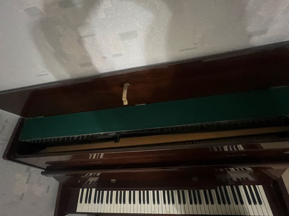 Продам пианино RIGA