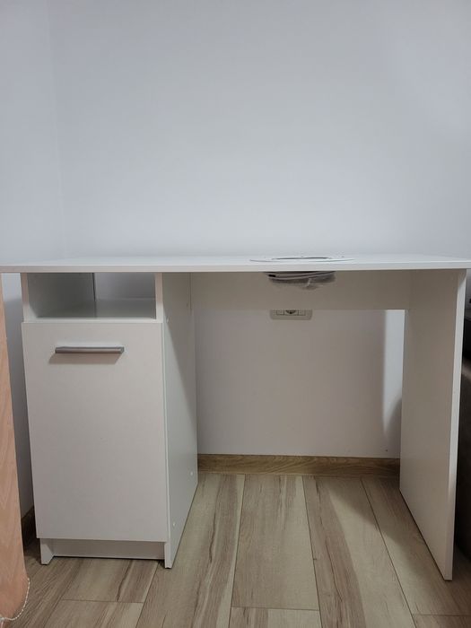 Masă manichiură cu aspirator încorporat