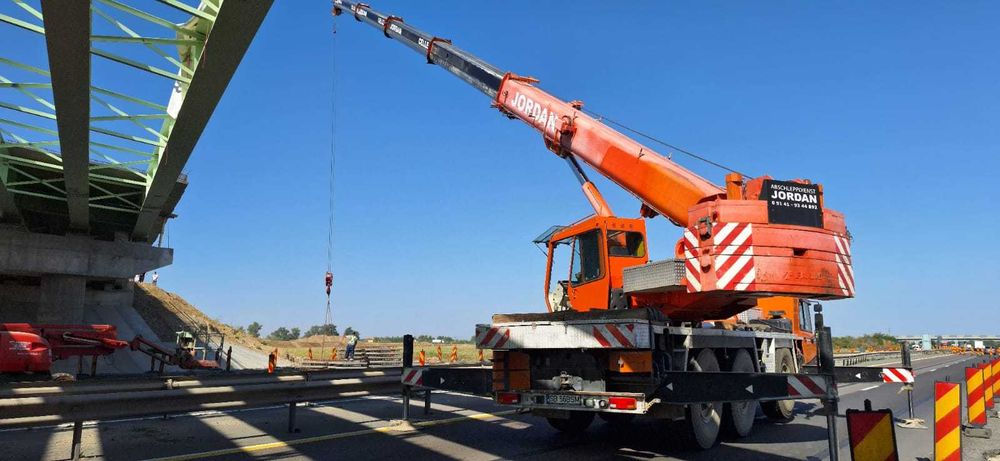 Inchiriem macara Faun 35