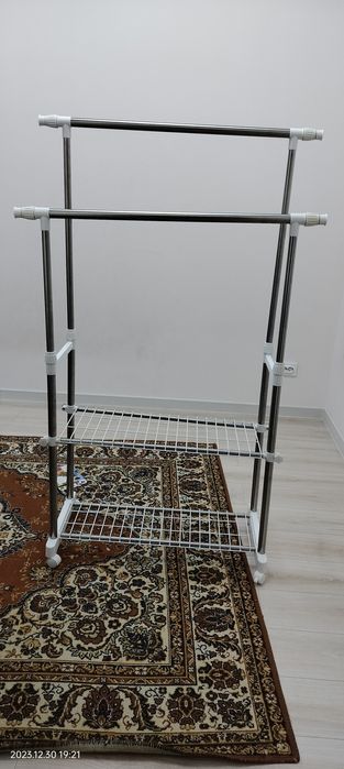 Вешалка стойка белая