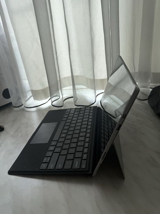 Microsoft Surface Pro 5 256 gb SSD ноутбук-планшет