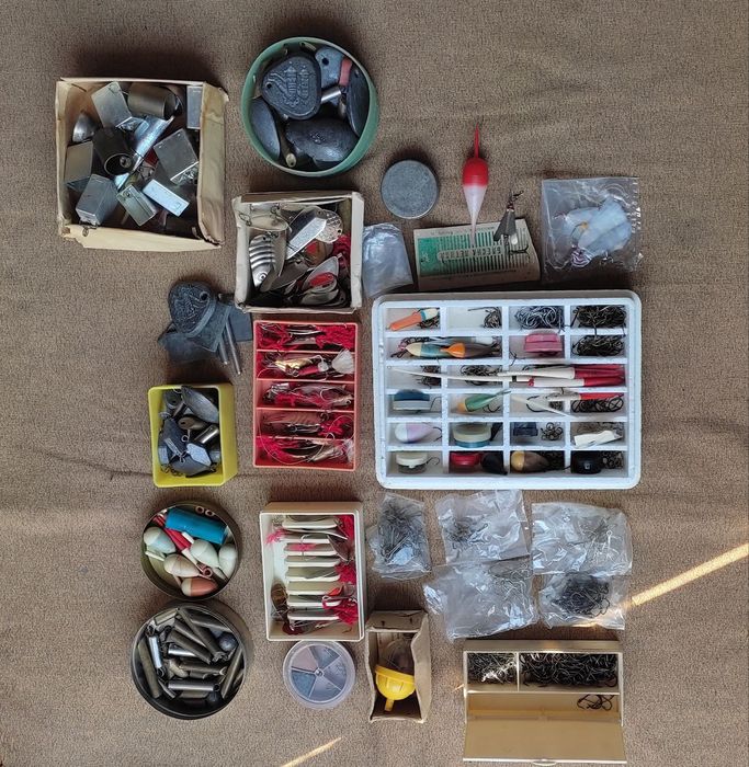 Удочки, крючки... Всё для рыбалки!!!