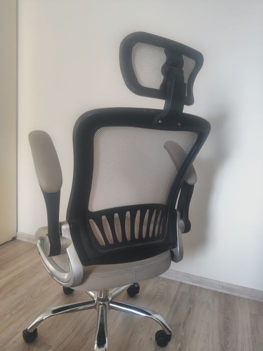 Scaun y nefolosit,stare impecabila . la preț avantajos.
