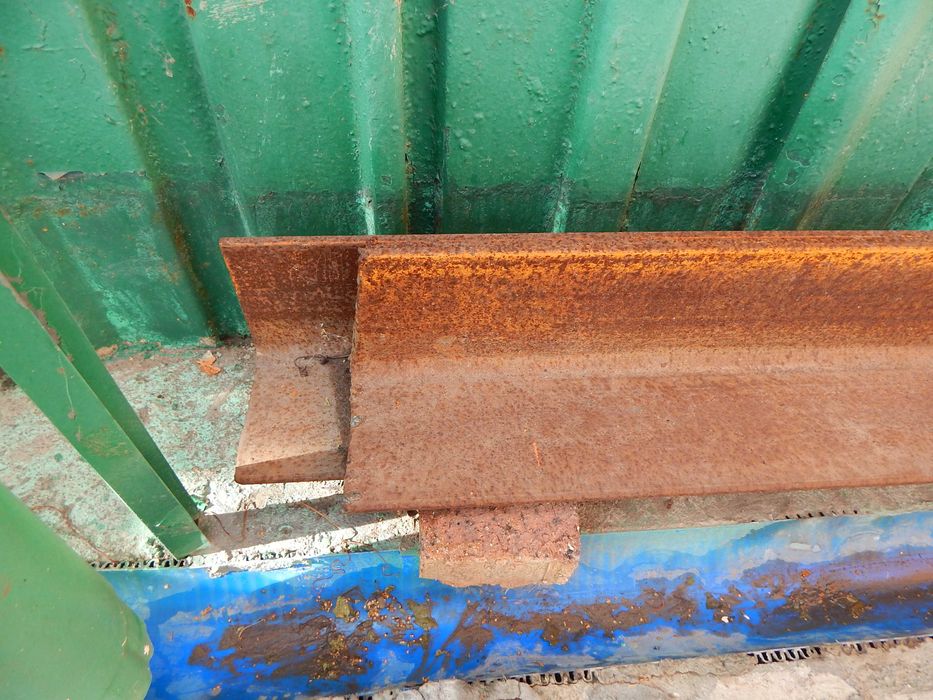 продам металлический уголок