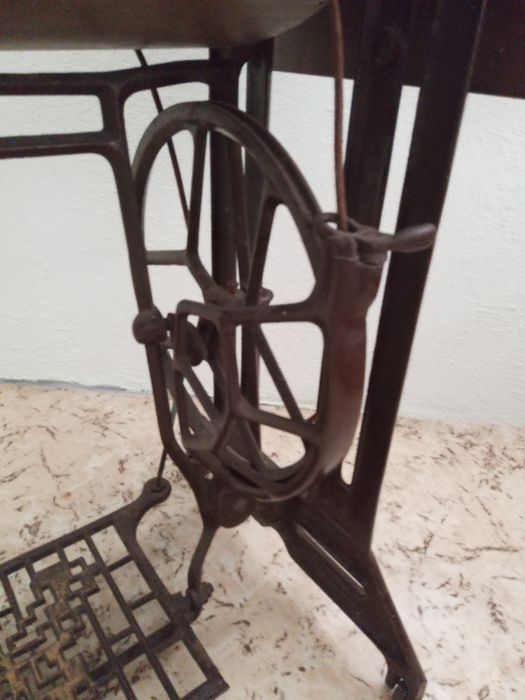 Стара шевна машина Butterfly