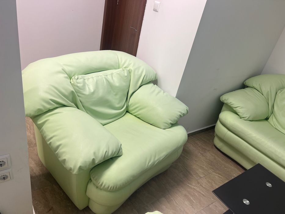 Италиански кожен диван с два броя кожени кресла