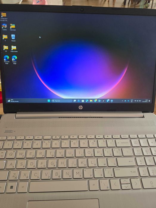 HP 15s / 8GB RAM / 256GB SSD / Windows 11 / Отлично състояние