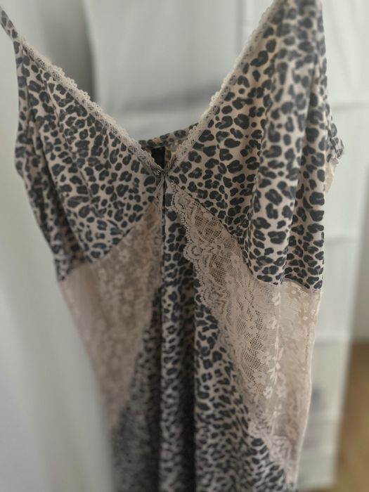 Дамска нощница с дантела