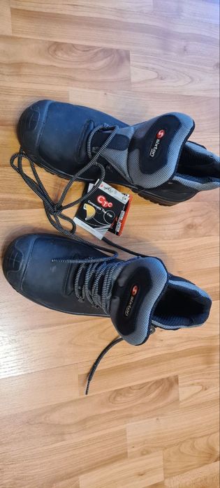 Bocanci piele, marime 42, noi, cu eticheta