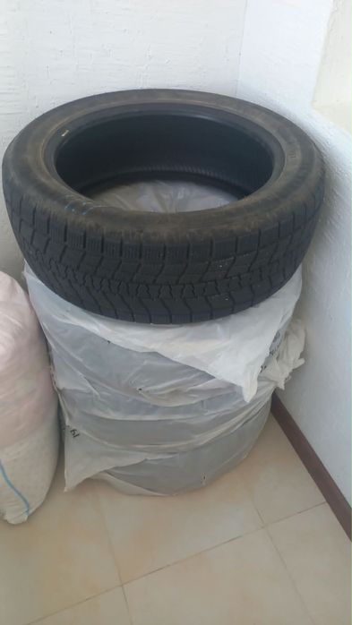Продам зимний шины без шипов 225/50/18
