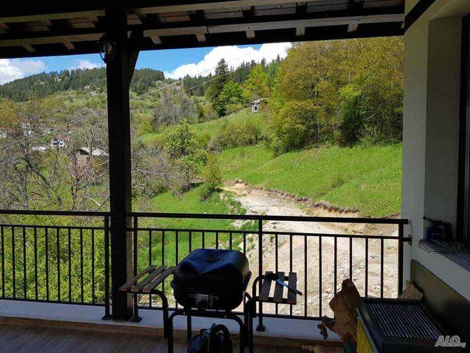 Къща за гости Мечата дупка Момчиловци