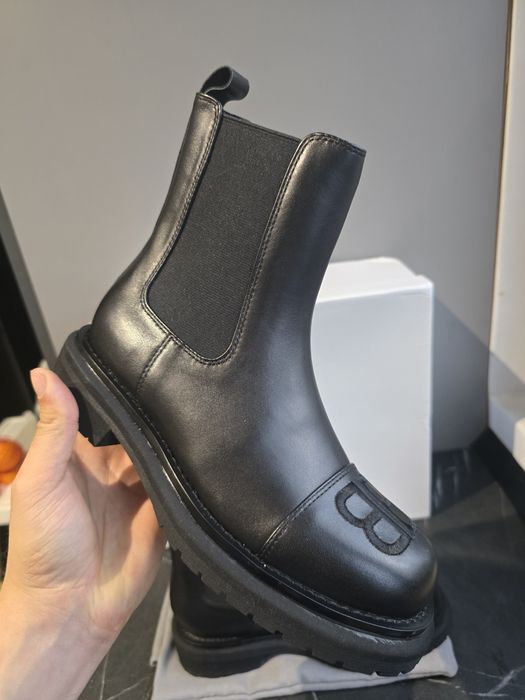Ghete din piele Balenciaga marimi 37 38 39 Noi