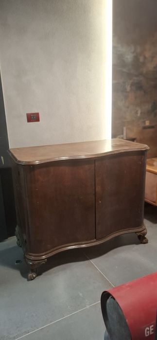 Oferim 2 piese mobilier de tip servanta