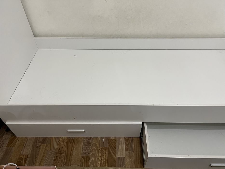 Кровать для спальни