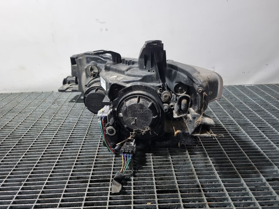 Far Dreapta Mitsubishi Outlander III 2012 - 2015 SUV 4 Usi (1502) Fara xenon
