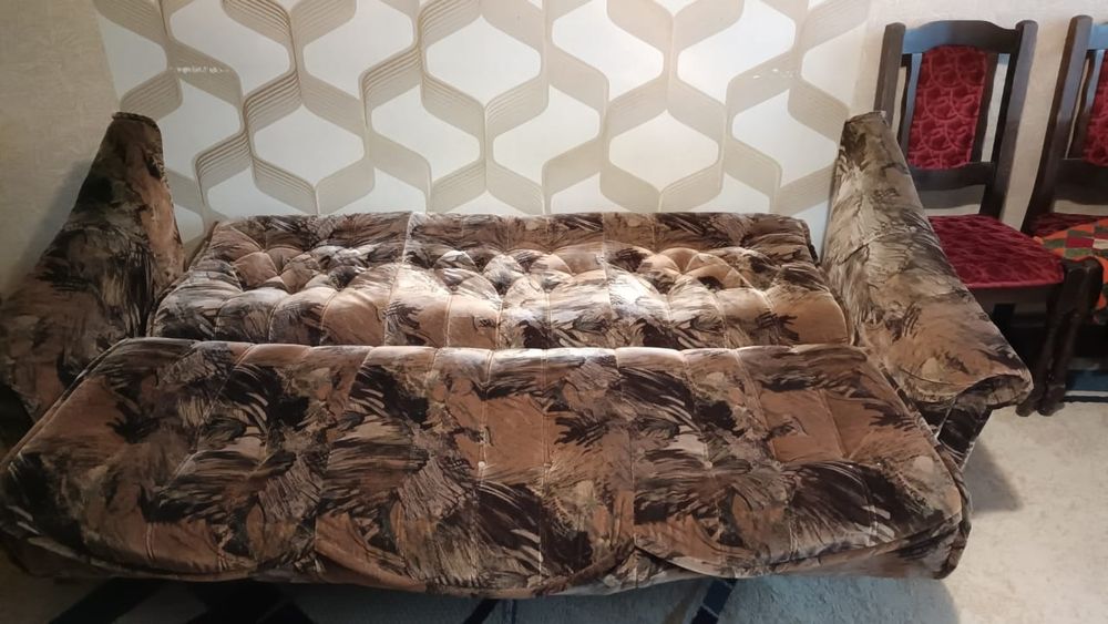 Продам диван и два кресла