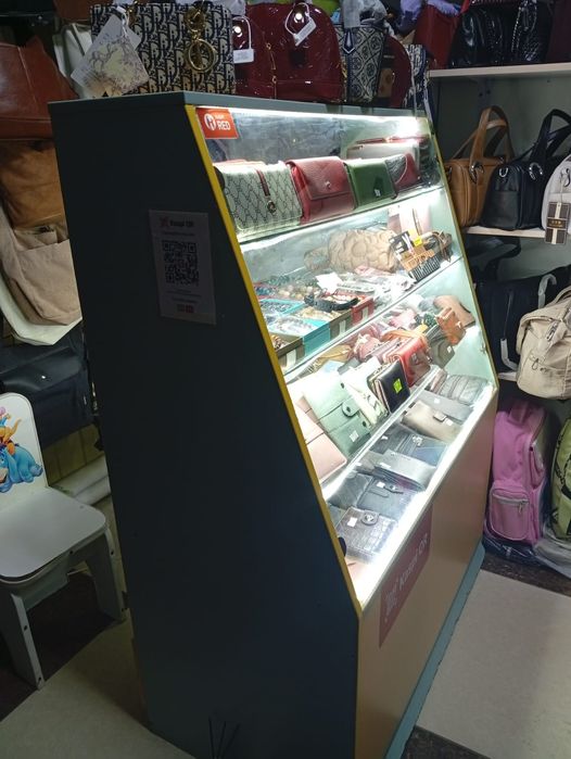 Продам витрину с подсветкой