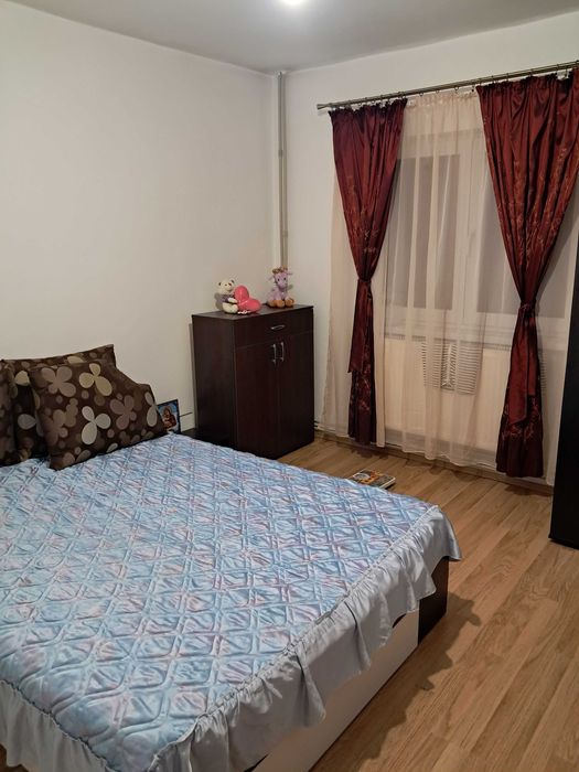 Apartament 3 camere de vanzare